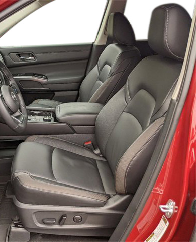 2022 Nissan Pathfinder Front seat